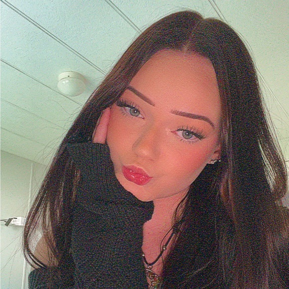 Meet your Posher, Desiree - Picture 1 of 1